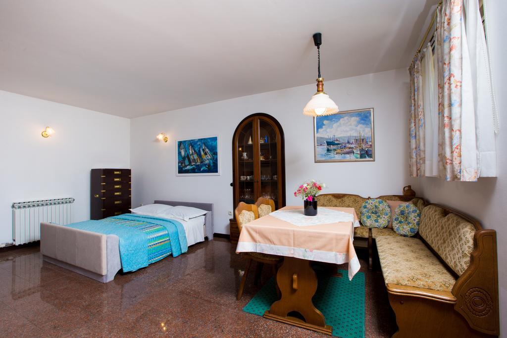 Apartment Dolores โอปาติยา ภายนอก รูปภาพ